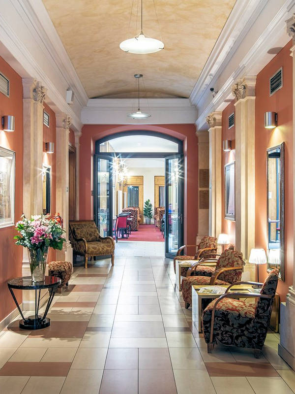 Hotel Embassy - elegant og komfortabelt 600 x 800